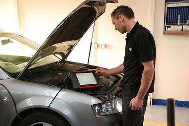 The Snap-On Verus tablet PC diagnostic device can reveal so much about the condition of a car by connecting directly with the car's engine control unit (ECU).